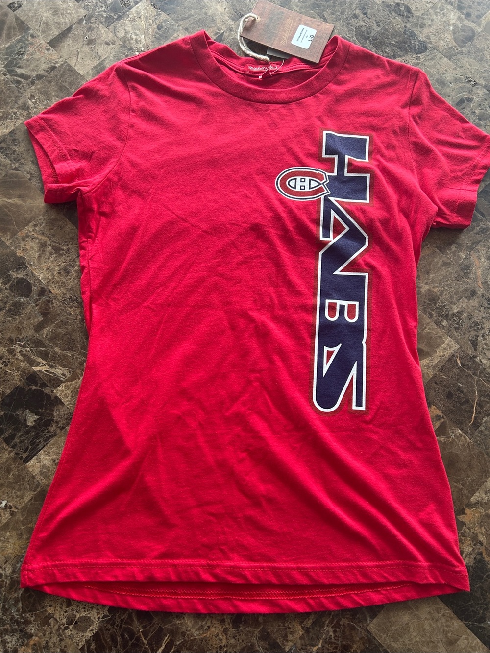 NWT 🆕 Mitchell & Ness Wonen’s Red Canadiens NHL Habs Graphic Tee size L